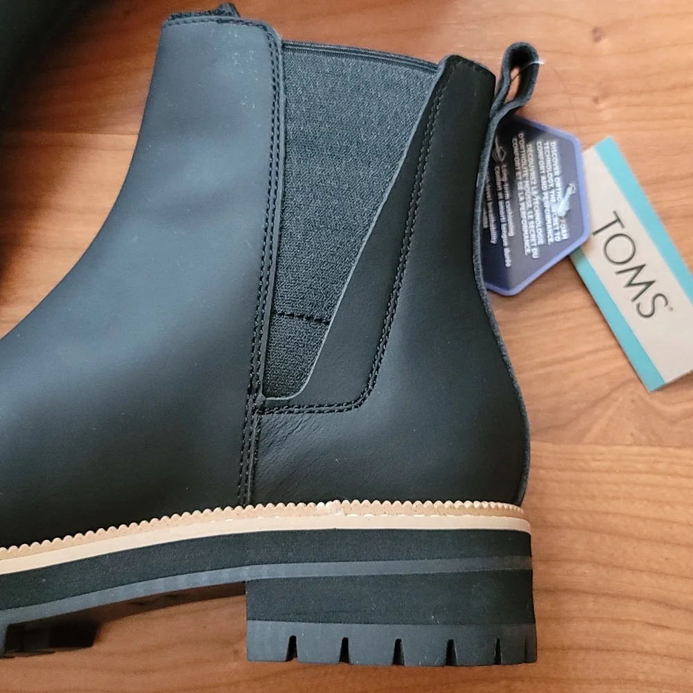 TOMS Dakota Water Resistant Black Leather Chelsea Boot - Picture 8 of 11